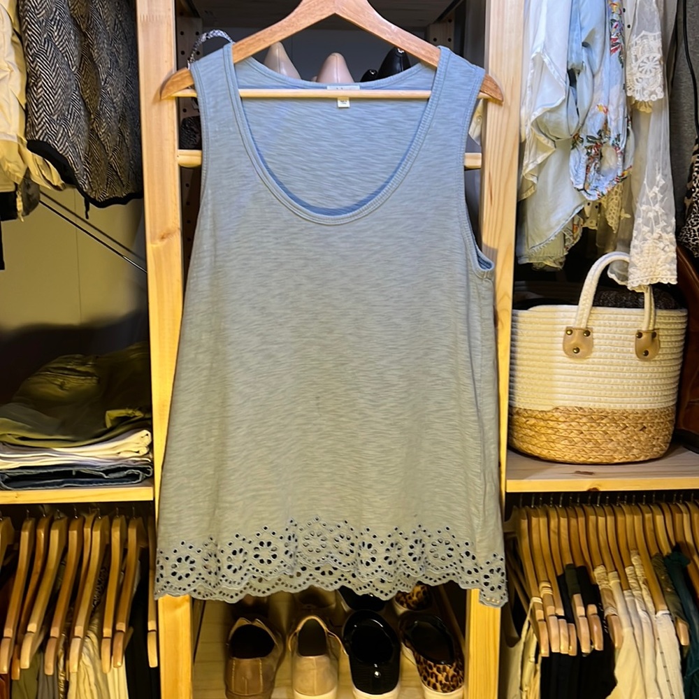 Dylan cut out hem tank